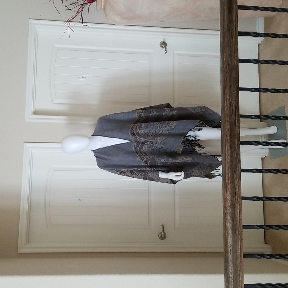 BCBG Gray shawl/puncho